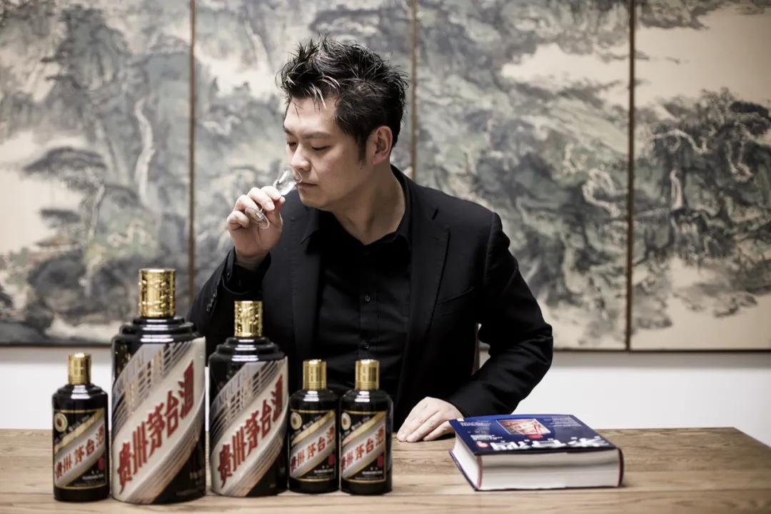 他们收老酒,卖老酒,喝老酒,他们是一帮疯狂“老酒人”