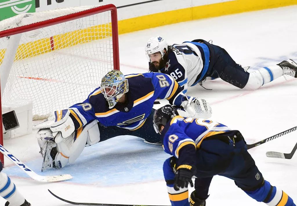 蓝调拿下球队首个斯坦利杯总冠军,奥赖利荣膺季后赛MVP