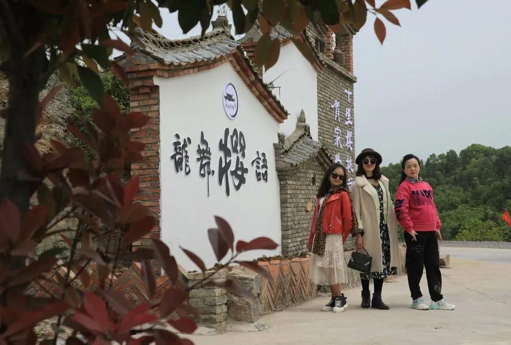 人间最美四月天，十里樱桃红满园