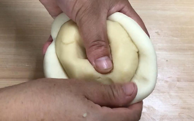 教你做绿豆糕，甜而不腻，酥香掉渣，孩子爱吃，简单一次就成功