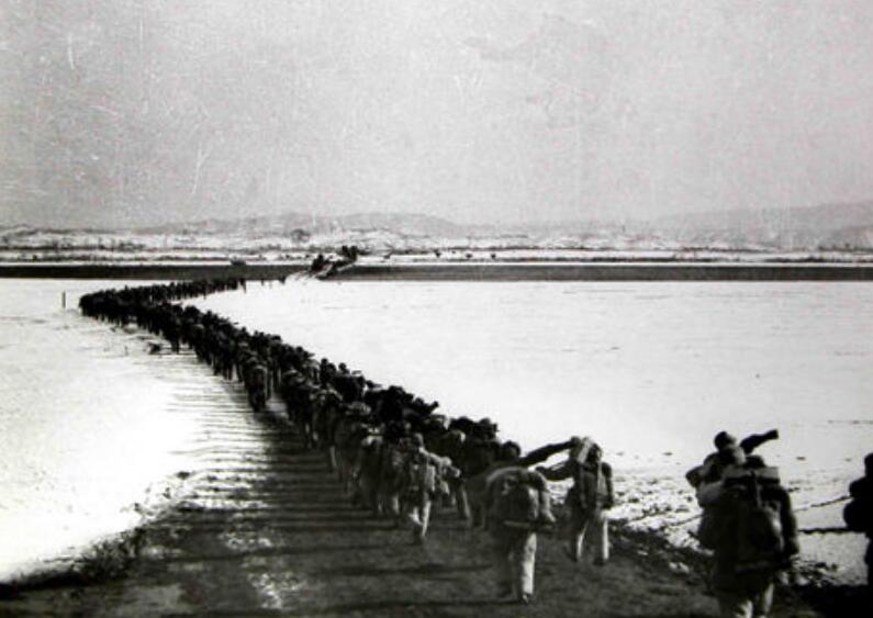 中国*队军**一个排*伤杀**美军215人，自己零伤亡，这仗到底怎么打的？