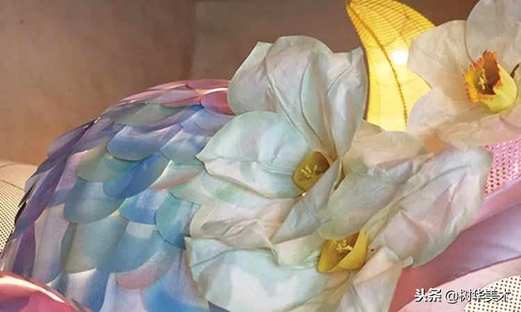 华师大油画系毕业的她，用纸改造广东传统花灯，还登上时尚杂志！