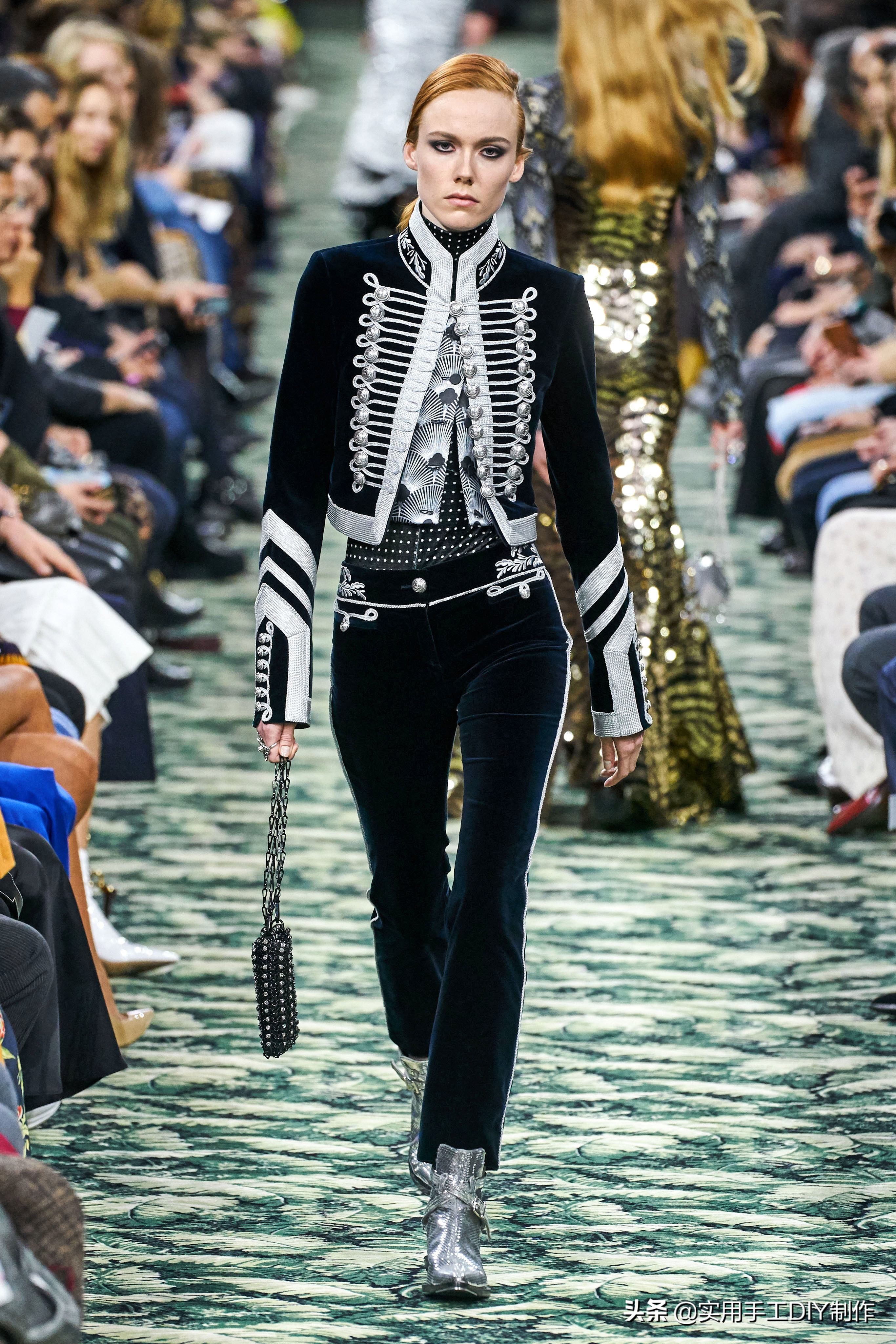 时装周pacorabanne系列2020,pacorabanne2021春夏系列金属长裙