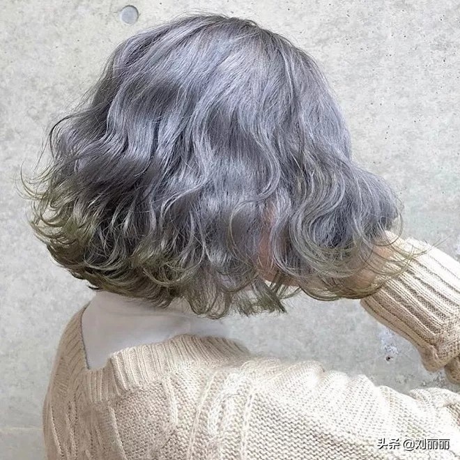 为什么染灰色一定要先漂头发