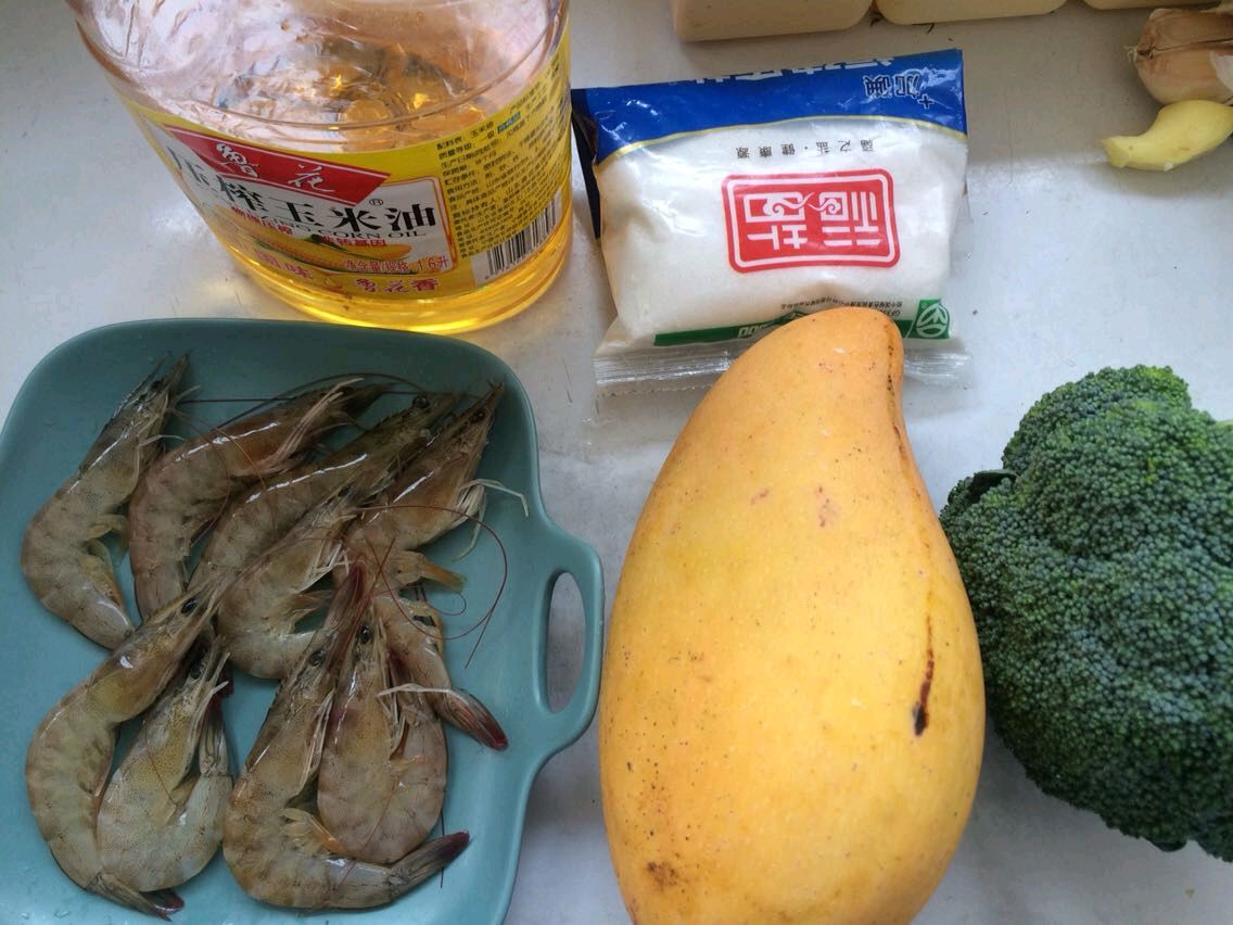 「芒果炒虾仁」的做法没见过吧？芒果和虾的结合，酸溜甜
