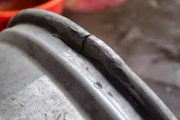 奔驰CLA轮毂出现破损是什么原因，三种问题解决方案告诉您