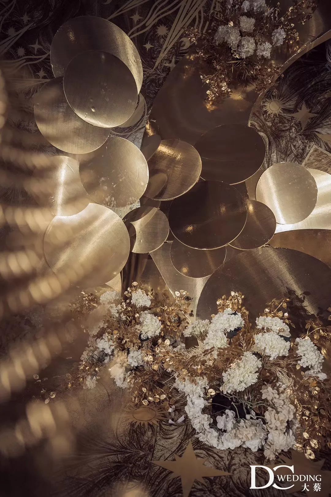 香槟金宫廷婚礼布置现场,香槟色中式婚礼震撼现场