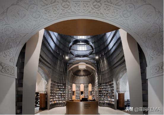 教堂里重生的钢铁建筑，全上海最美的诗歌书店