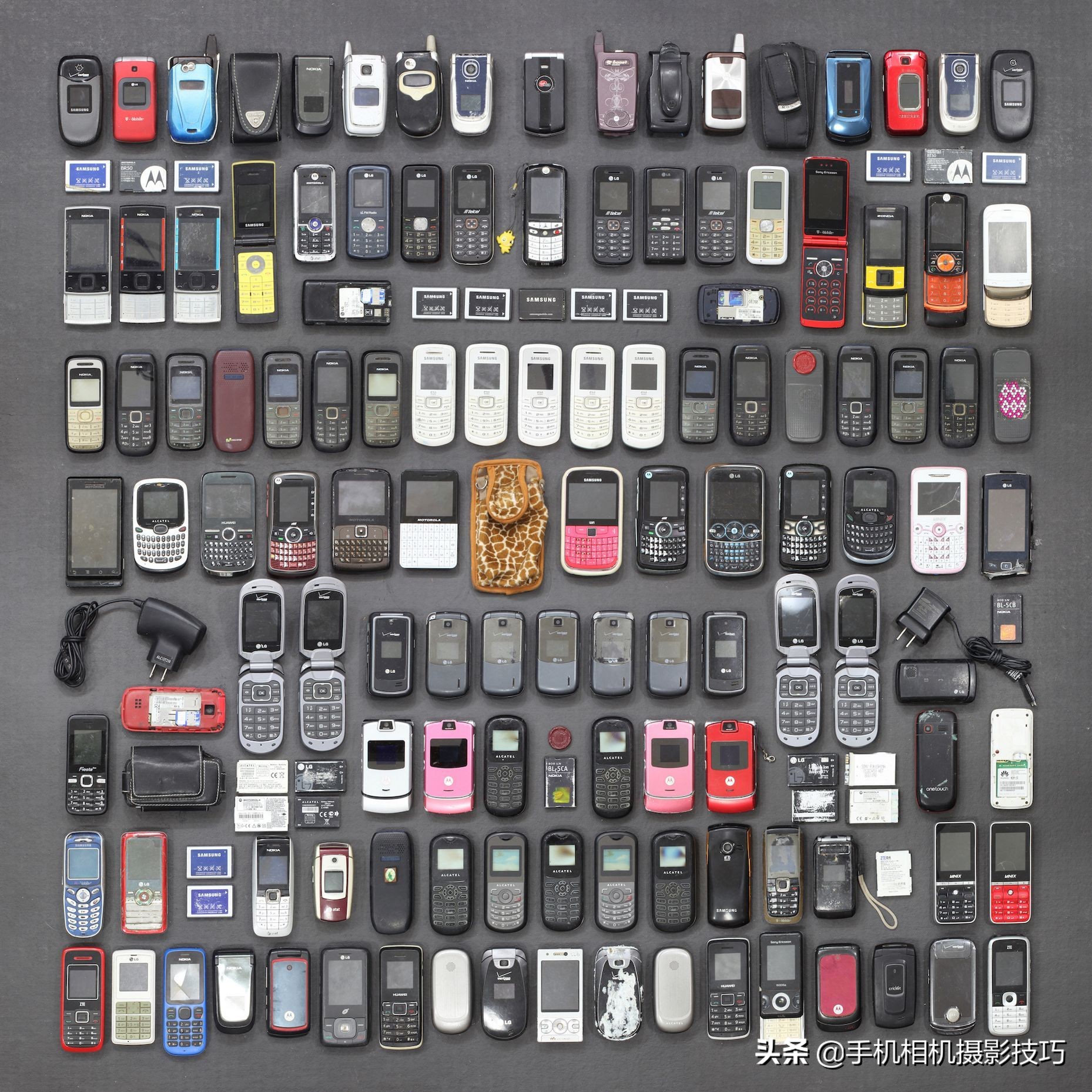 摄影师拍摄那些被美国政府没收的非法移民随身物品