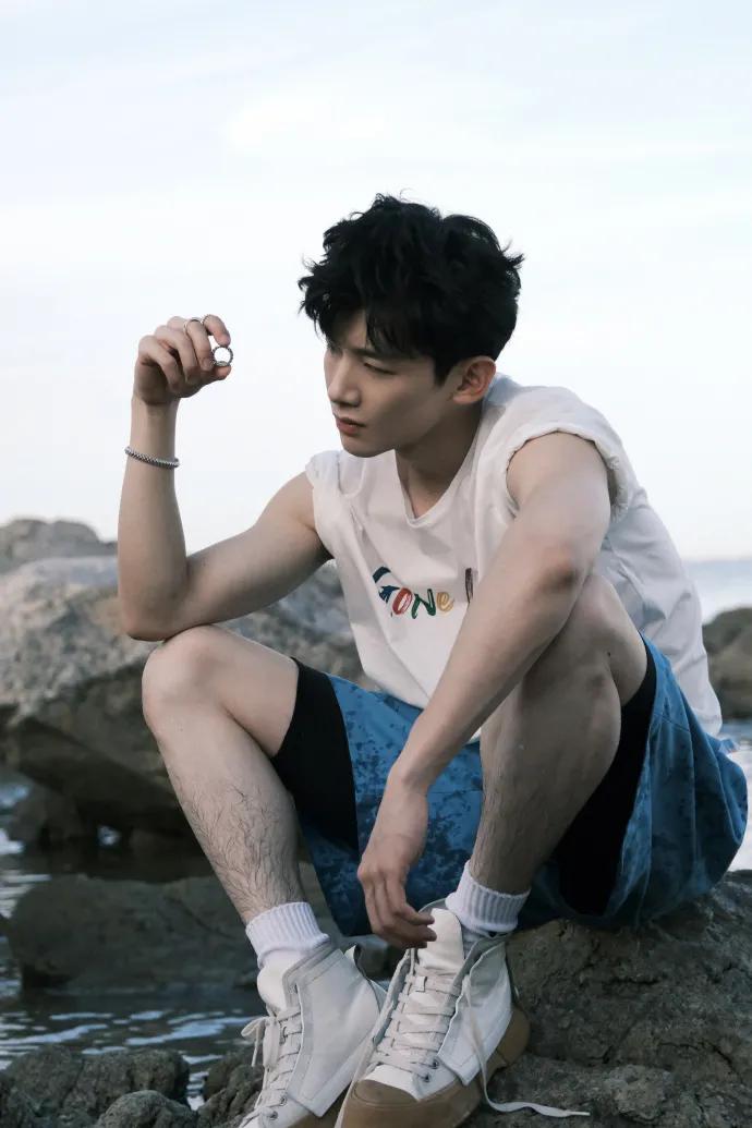 运动鞋袜子夏季,今年最流行的鞋子搭袜子