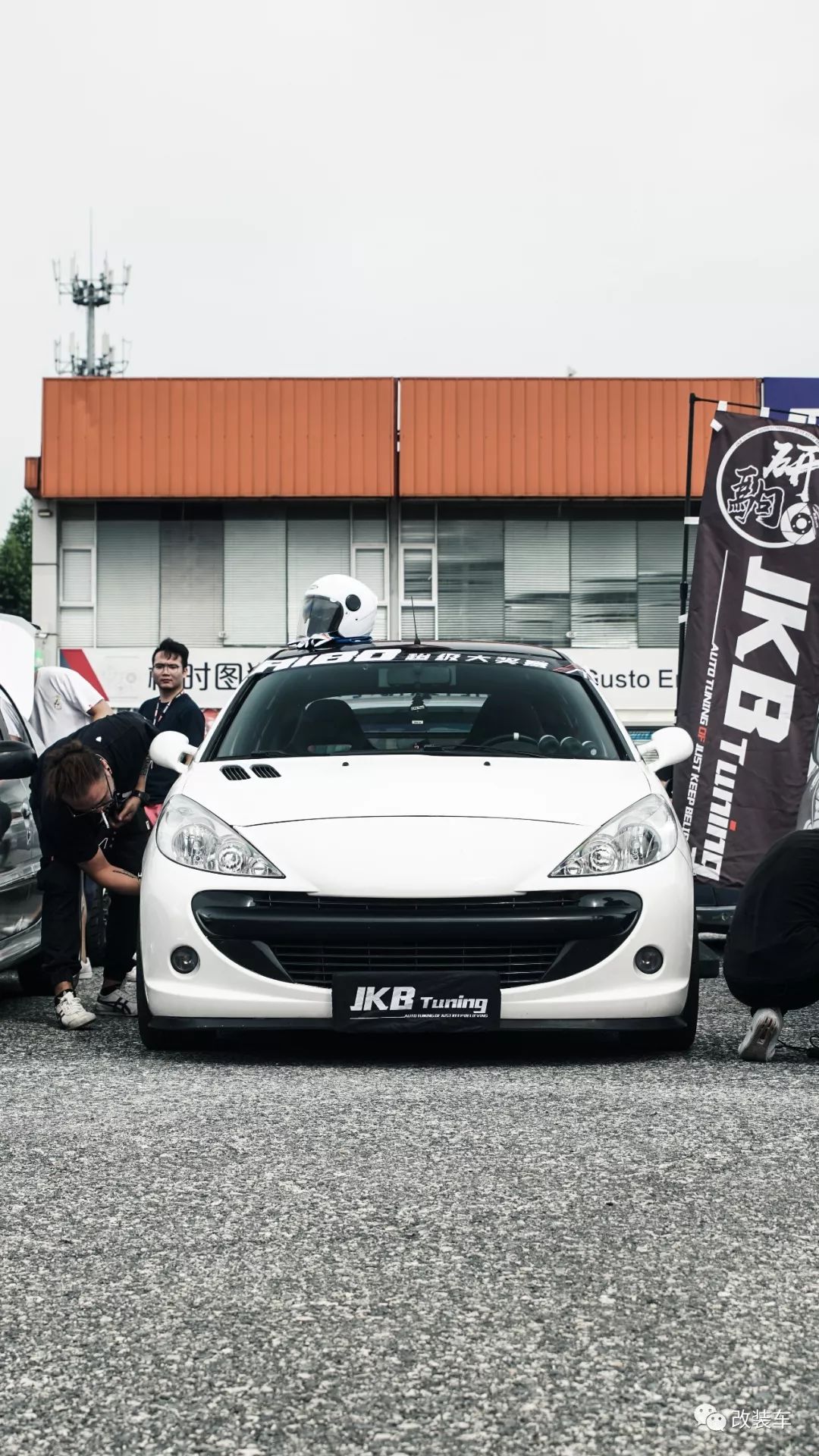 2011年的标致207当年卖多少钱,09年的标致207卖1万3划算吗