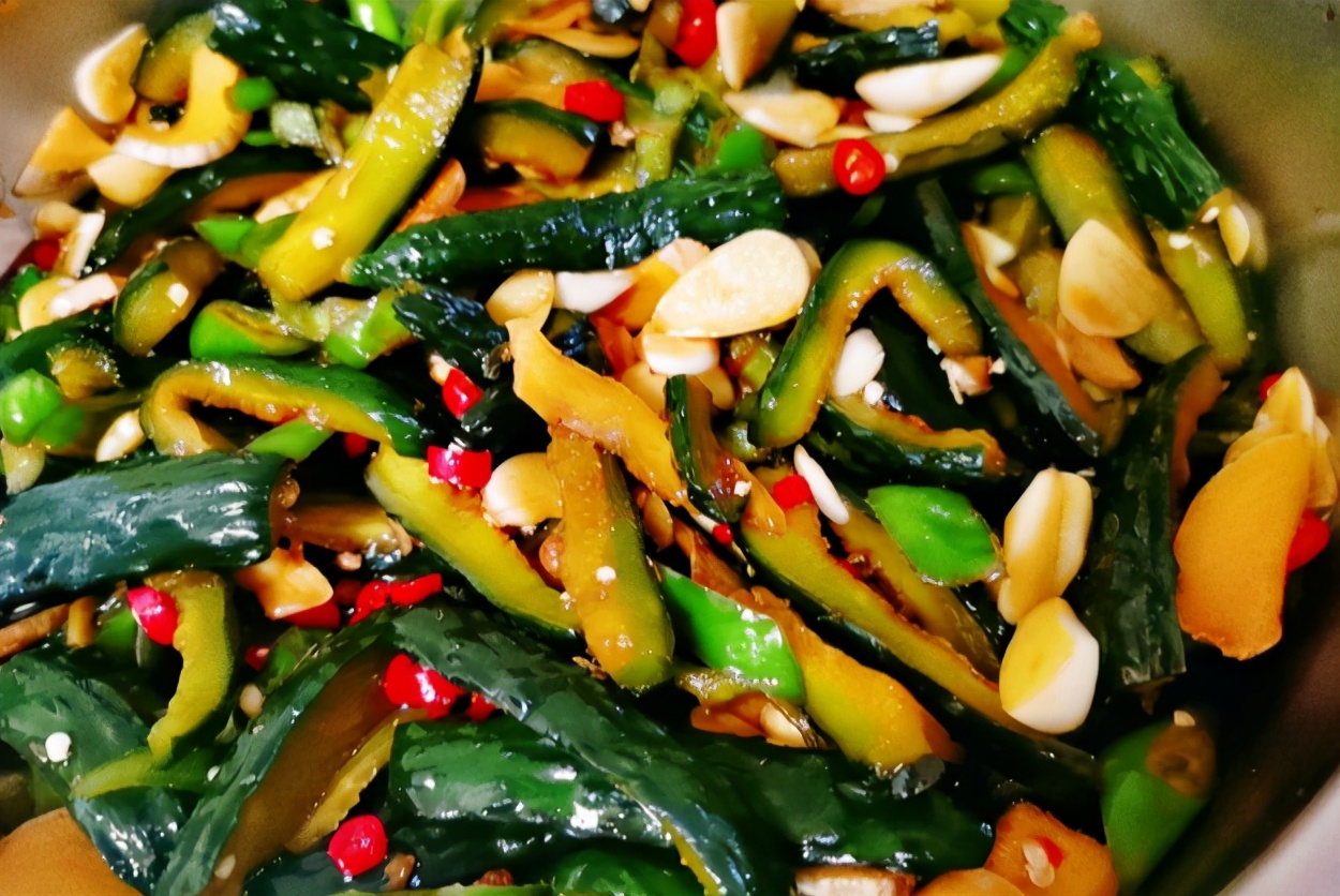 夏天腌黄瓜不用雪碧,夏天黄瓜不炒着吃