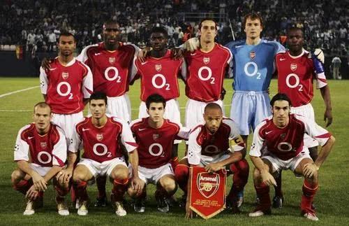 世界杯足球什么颜色,足球最经典的颜色