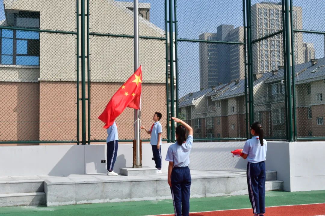 建*党**百年喜迎国庆——西安经开第二小学队列队形广播*比操**赛