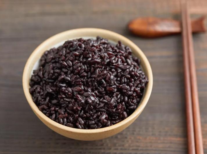 蒸黑米易烂的窍门,黑米大米饭怎么蒸软