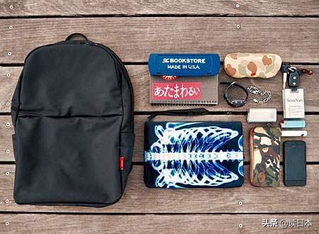日本人的背包后面到底有什么,日本人背包都放什么