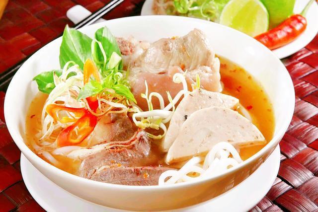 一条旅游路线打通欧亚,一条沿中国边界自驾游的路线