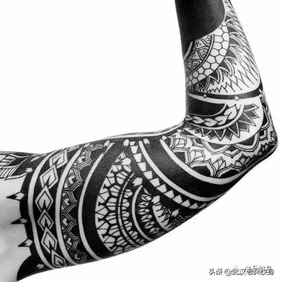 黑臂风格纹身,让人惊叹的纹身