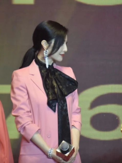 华少辟谣高以翔事件,华少发文悼念高以翔