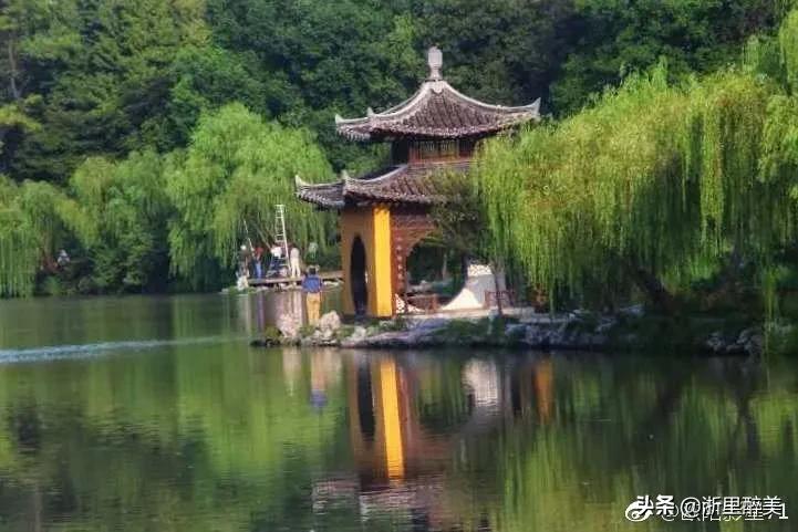 湖光秋月两相和古诗,湖光秋月两相和的诗意