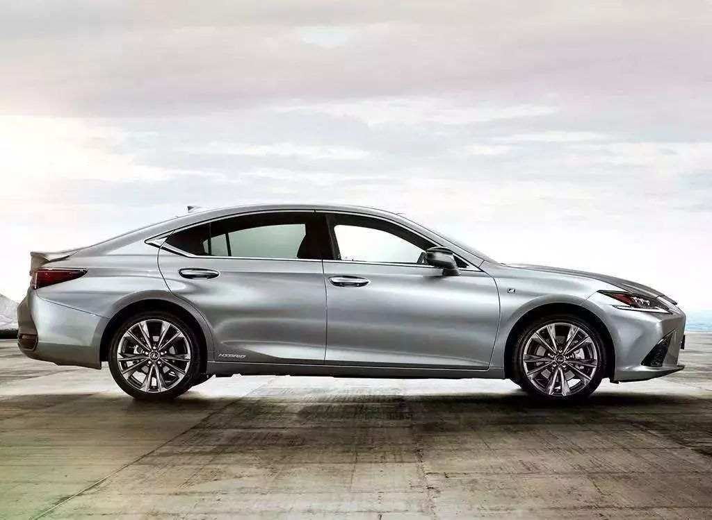 全新款奥迪a6l试驾,奥迪a6l对比雷克萨斯es300