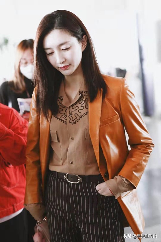 江疏影穿搭同款裙子 (江疏影吊带裙穿搭)