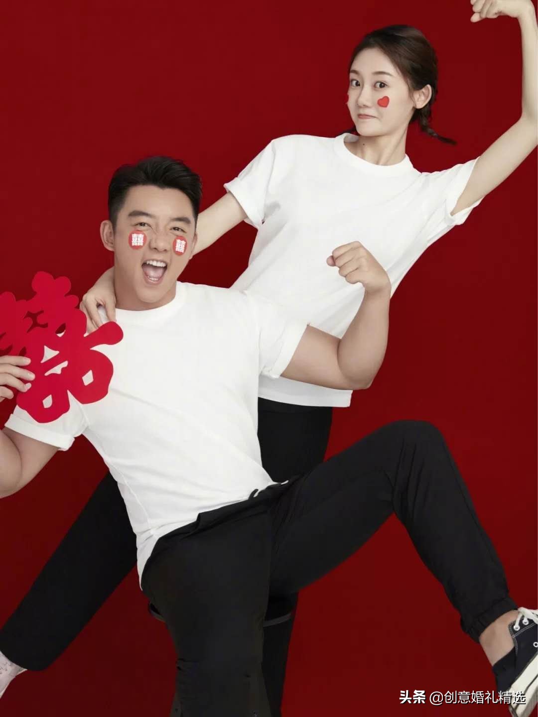 结婚证拍照新技能，学学郑恺苗苗领证pose超有爱，领证注意事项