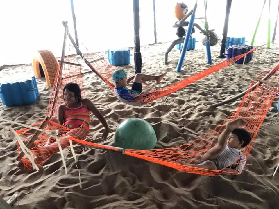 1岁女宝宝打针痛哭,1岁萌娃打针看到妈妈心疼大哭