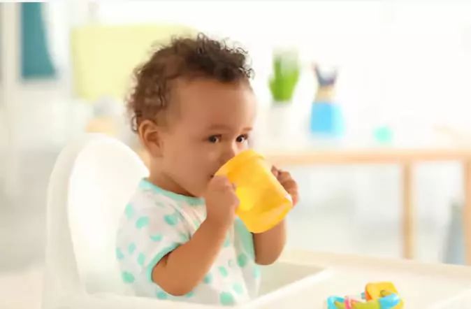 让宝宝离开尿不湿学会自己尿尿,怎么让宝宝戒掉尿不湿拉粑粑