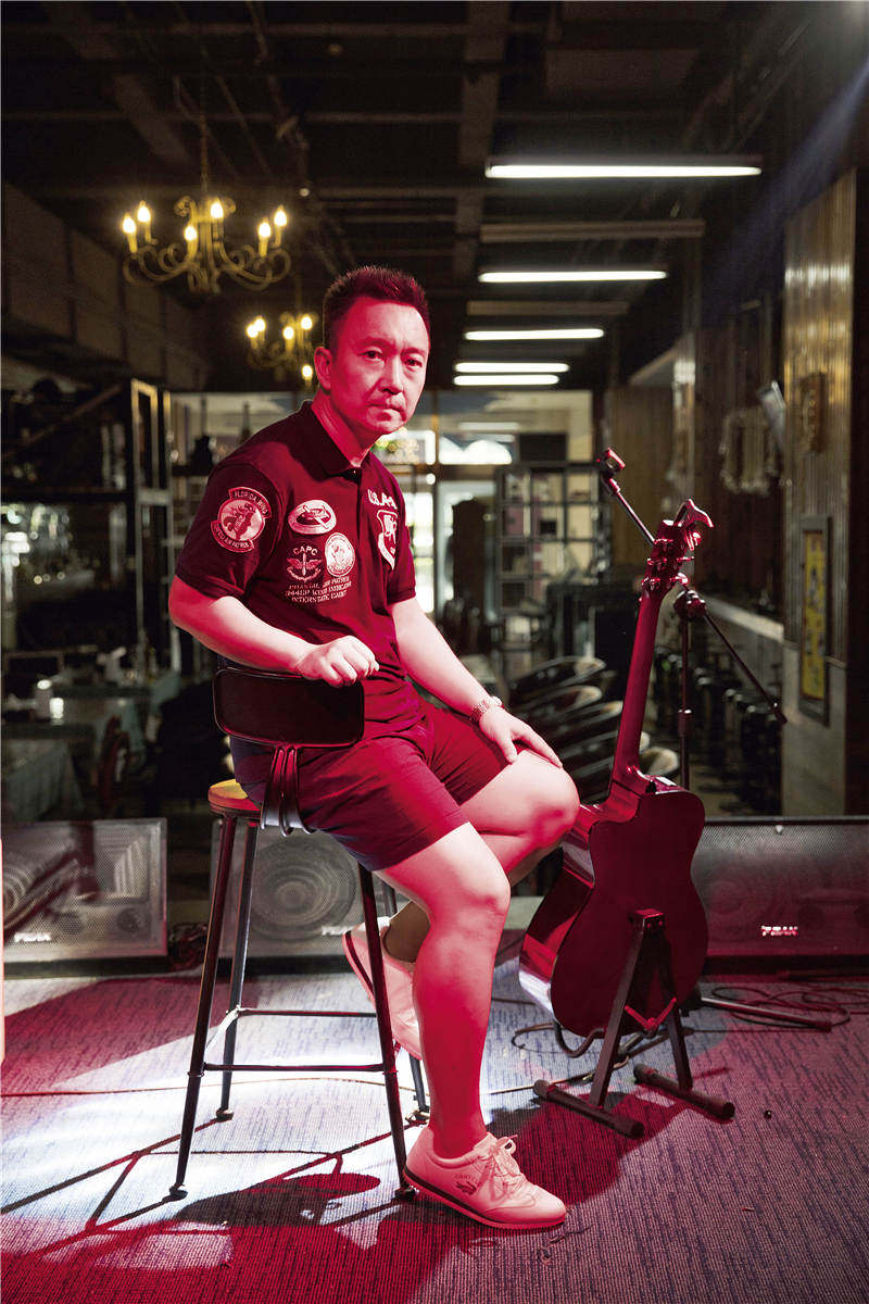 歌曲我爱摇滚原唱现场演唱视频,通俗歌曲我爱摇滚乐