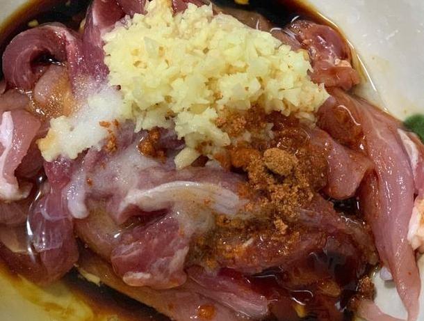 炸酥肉的面糊如何调,炸酥肉的面糊怎么调酥脆