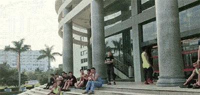 搞笑gif你们这些城里人太会玩了,搞笑gif逗比的世界你永远理解不了