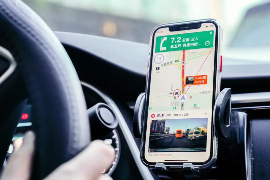 我在高速堵车看风景,住在大城市看堵车