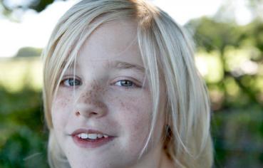 女人脸上有斑吃什么药可以祛斑,脸上长斑吃什么中药调理祛斑