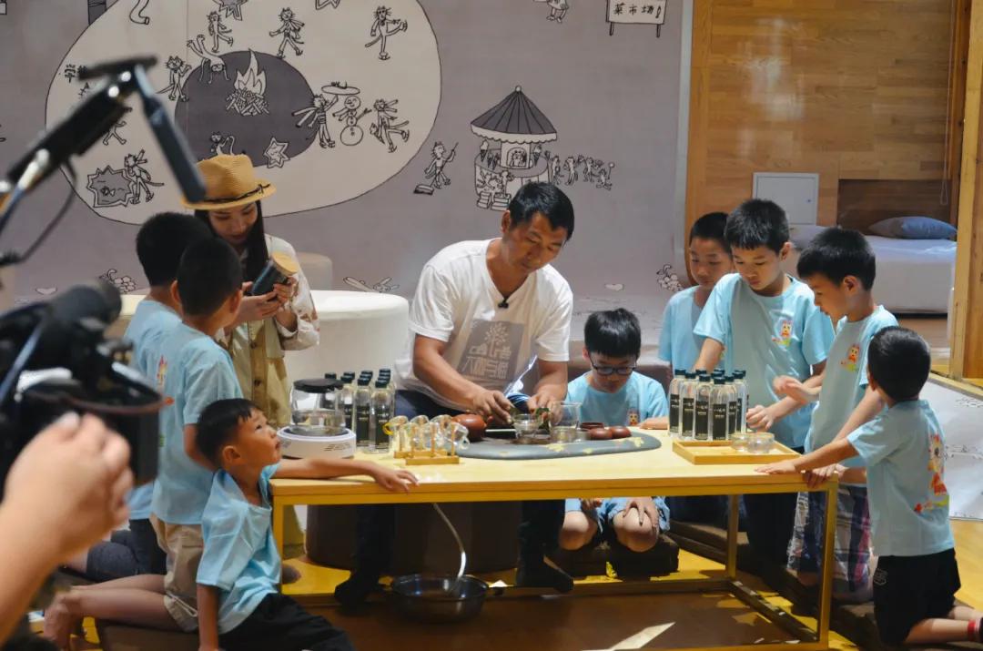 大地风景乡村振兴实验基地大吉祥村迎来本草小象馆加盟