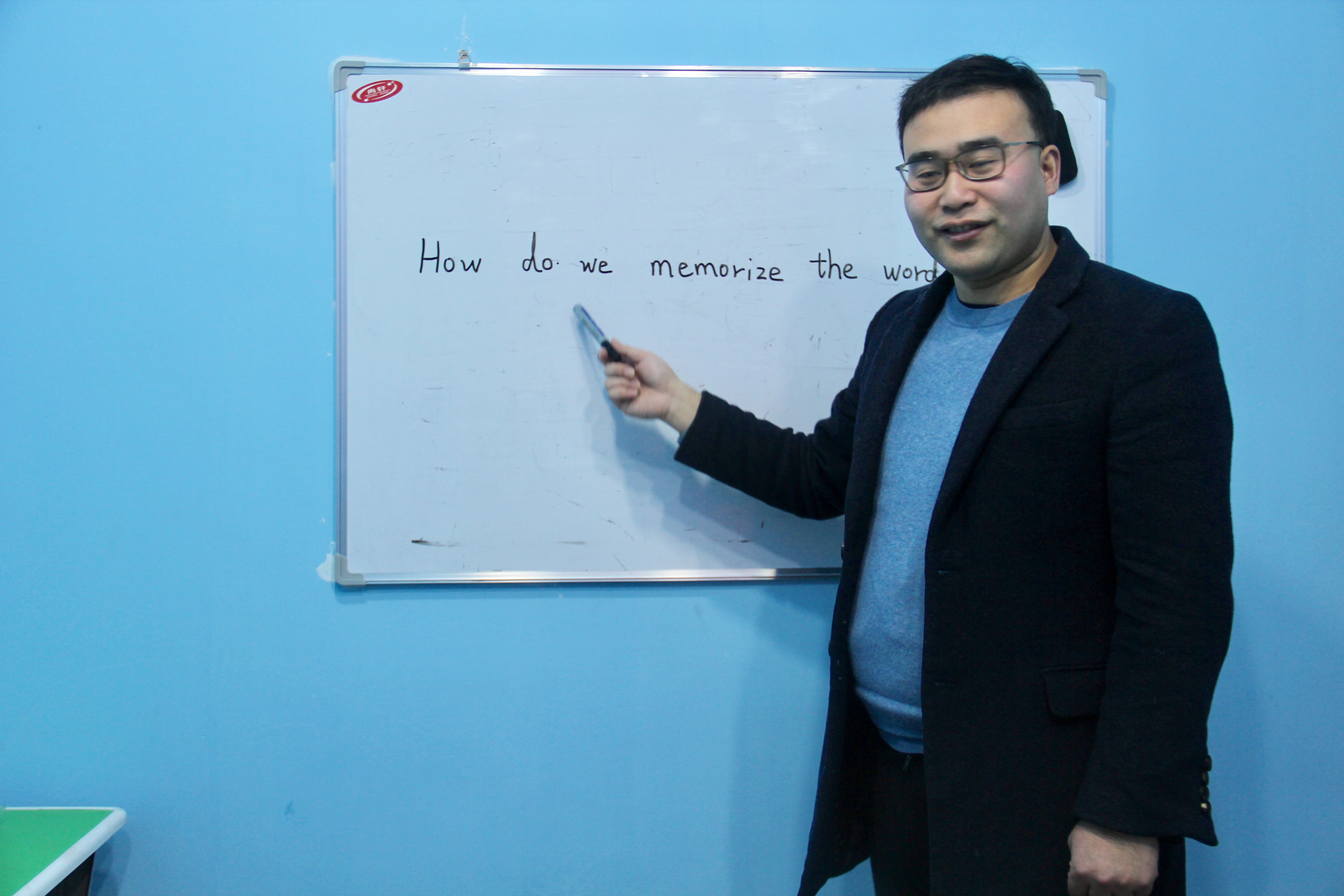 西安“活字典”准确定位单词页码顺序欲挑战吉尼斯世界纪录