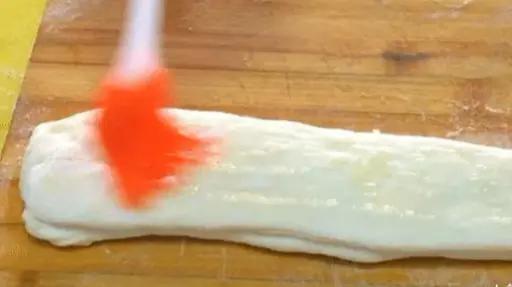 无矾酥脆油条的做法和配方超实用,油条做法蓬松酥脆不用醒面一晚上