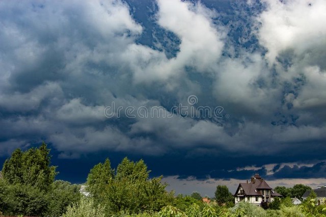 雷雨电闪雷鸣诗词,隐隐轻鸣启蛰雷