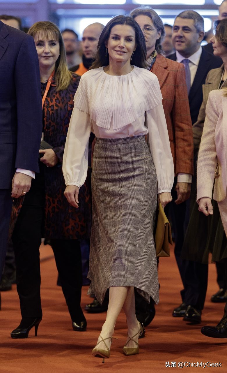 西班牙王后的时尚衣品,西班牙王后素雅连衣裙