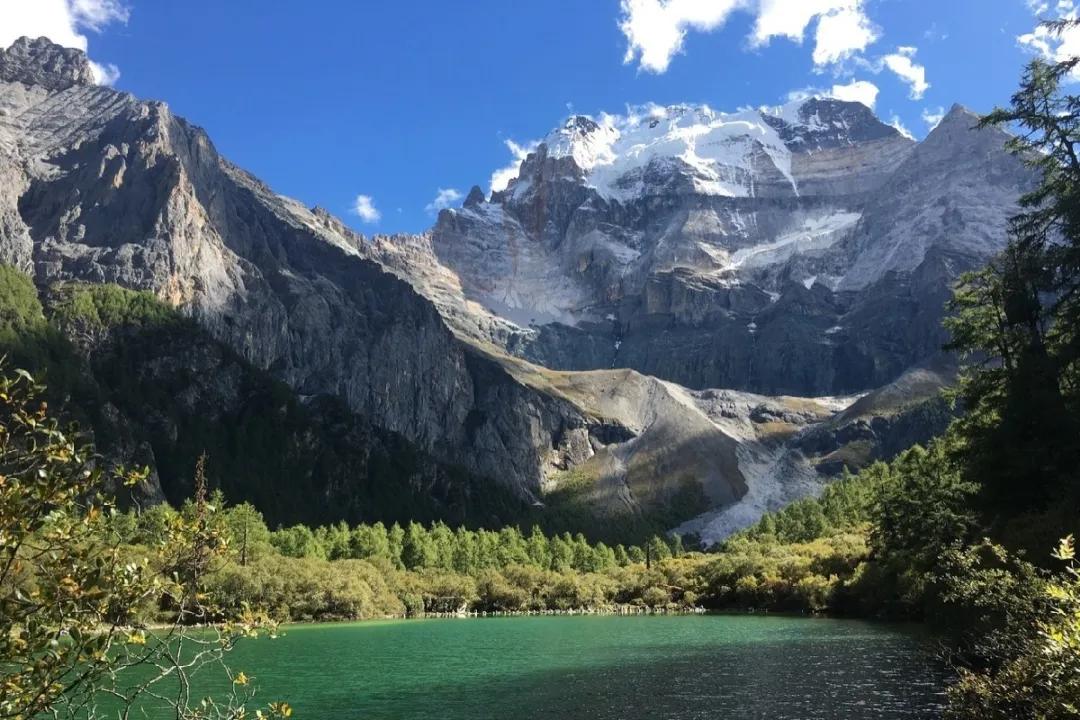 去稻城亚丁要经过哪些地方,去稻城亚丁旅游必备什么条件呢