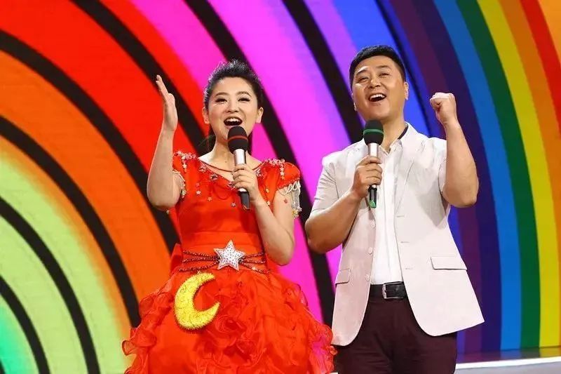 月亮姐姐王昊是讲哪个故事成名的,月亮姐姐王昊和方琼对比照片