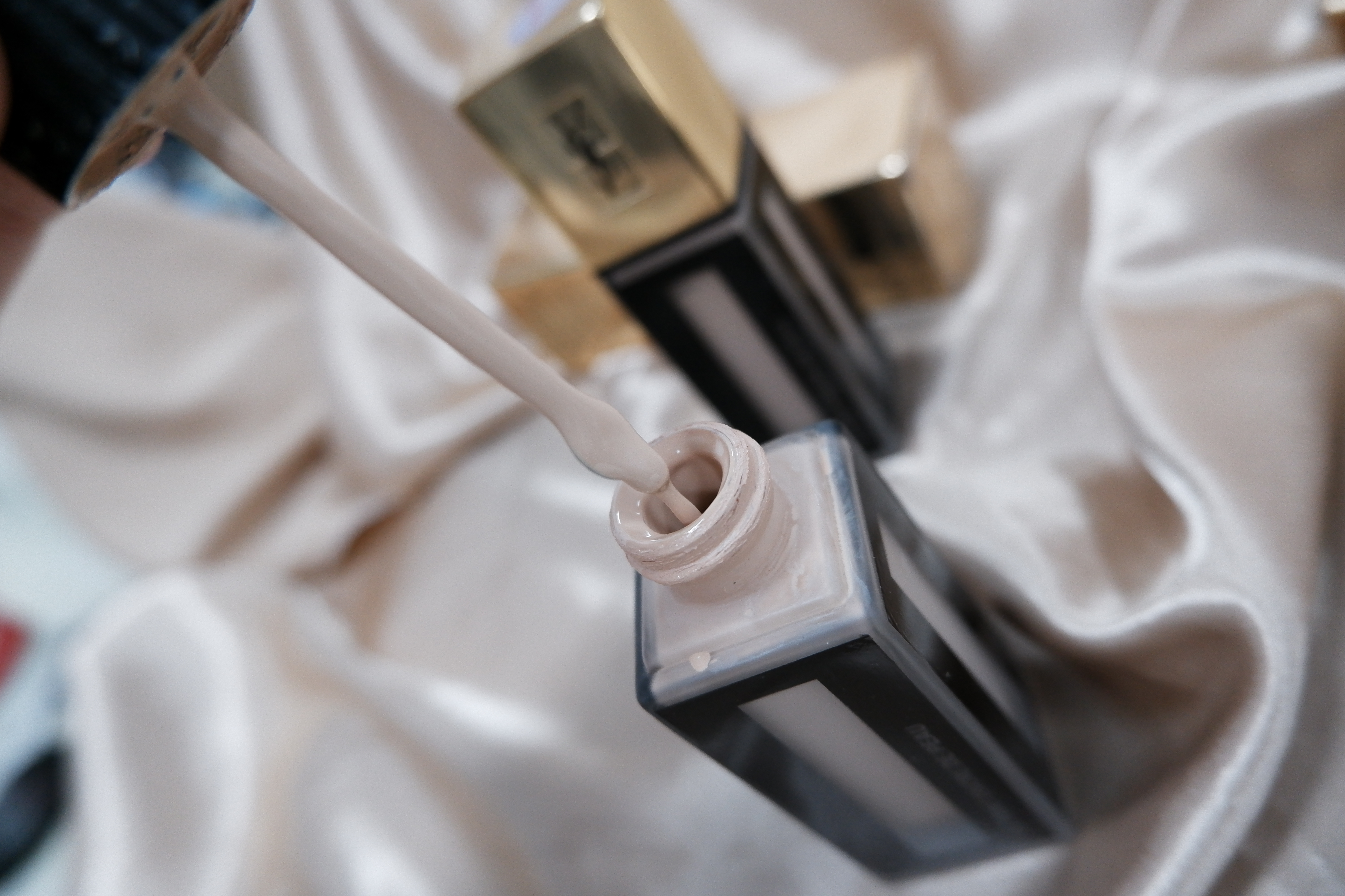 ysl圣罗兰allhours恒久无暇粉底液,ysl恒颜无瑕粉底液值得买吗