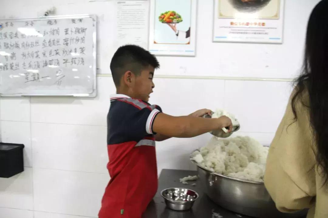 爸妈都在外面打工,父母都在上班怎么过