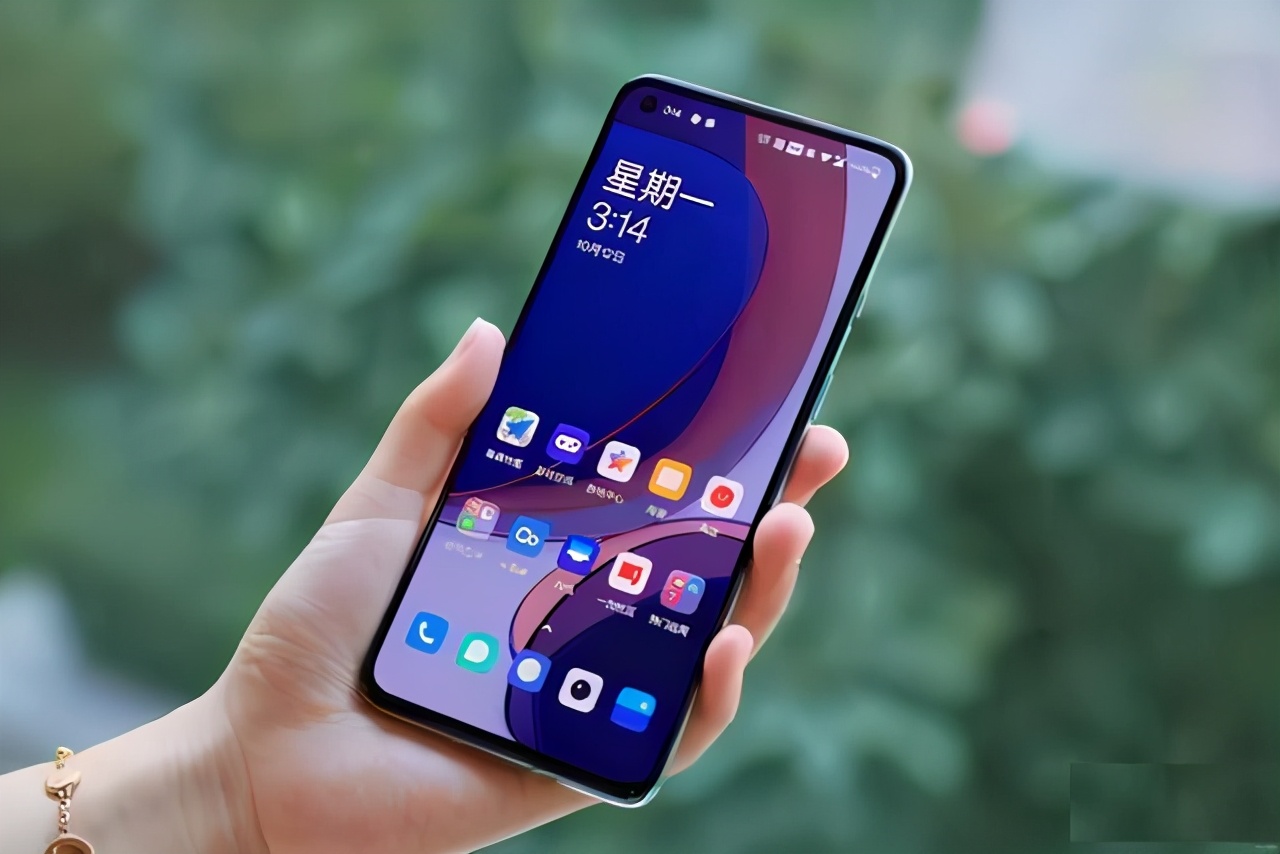 都快2021年了,安卓旗舰还会越用越卡?我说说自己的看法