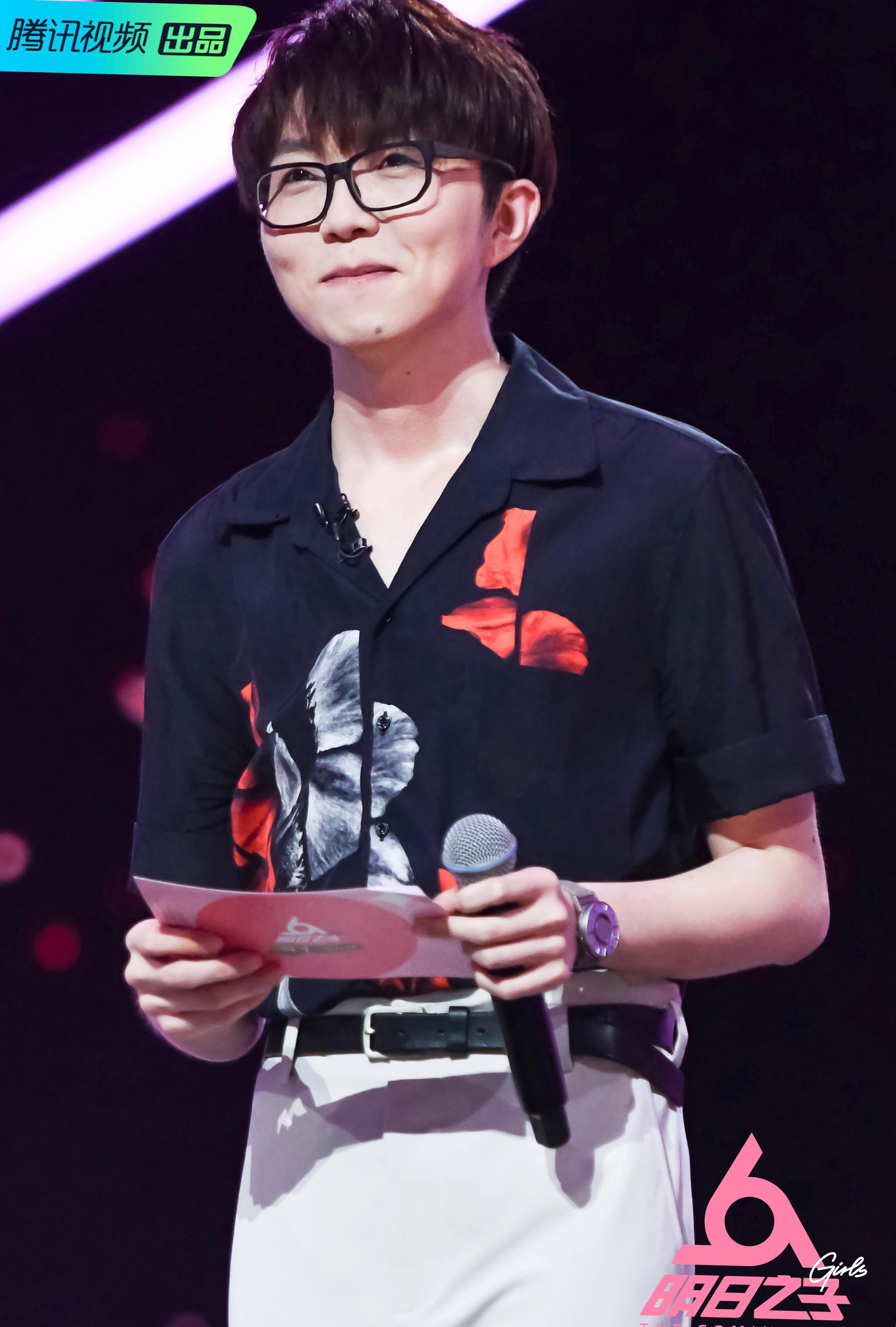 因为家里穷很自卑一直很懂事,家里很穷却又无忧无虑