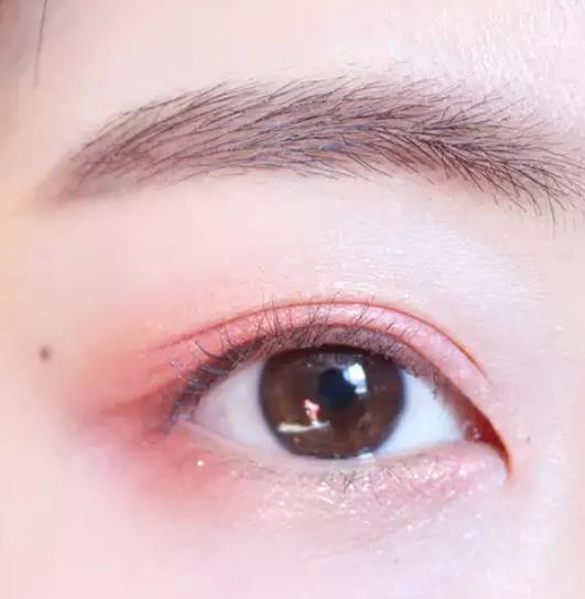韩系妆容眼妆粉色,韩系桃花妆眼妆教程