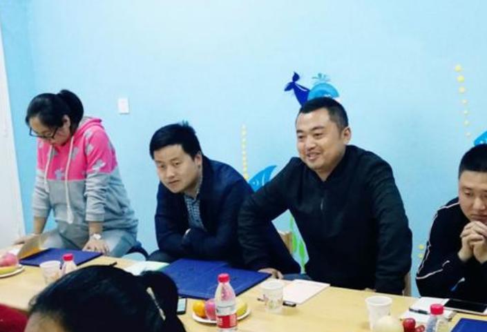 幼儿园小孩被打还手还是告诉老师,幼儿园孩子被打怎么教孩子反击