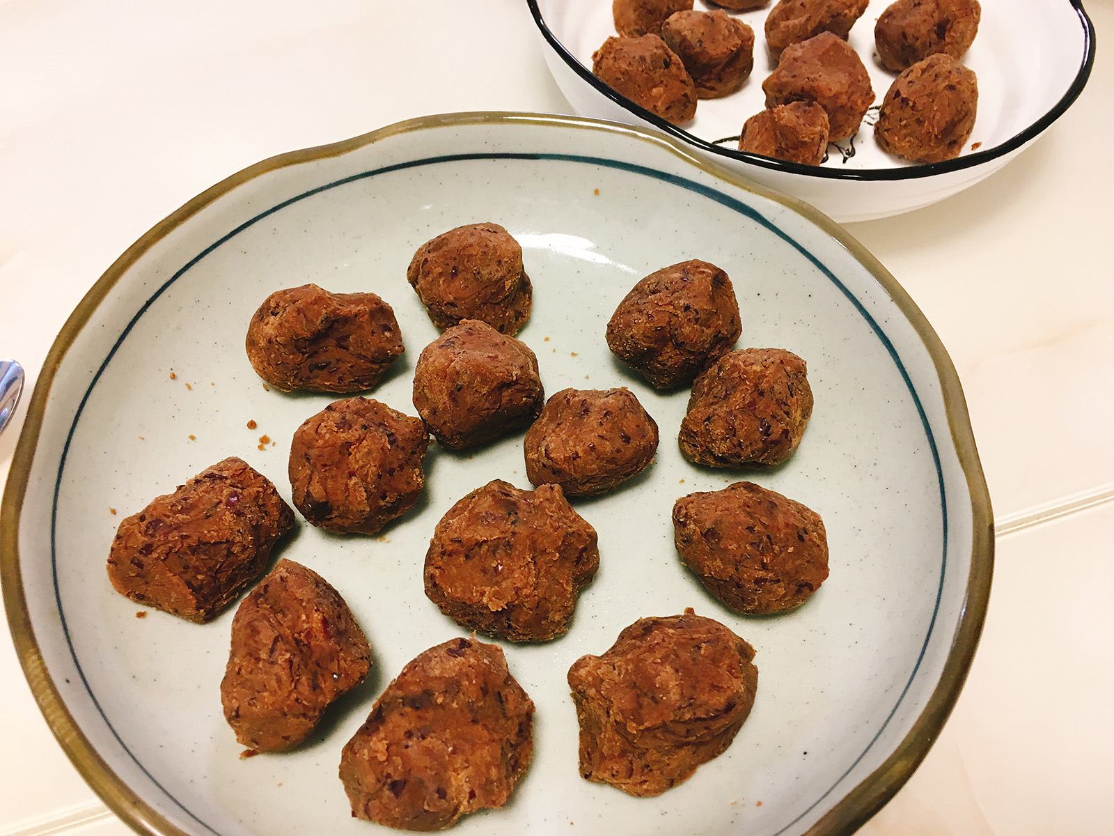 红豆沙加糖好还是加盐好吃,炒制红豆沙先放糖好还是后放糖好