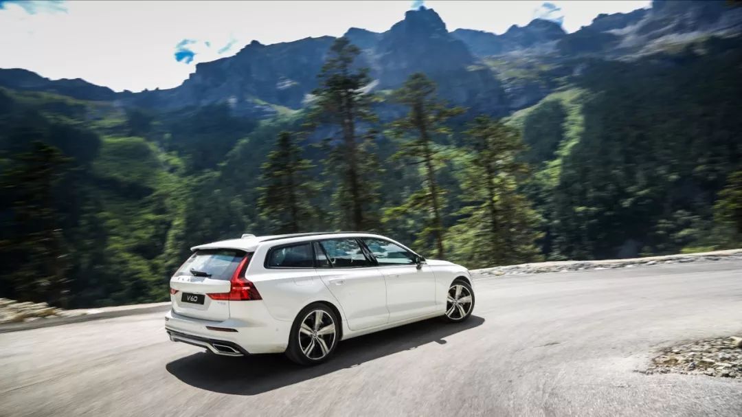 沃尔沃旅行车v60和v90碰撞测试,沃尔沃旅行车v6017年二手车价格