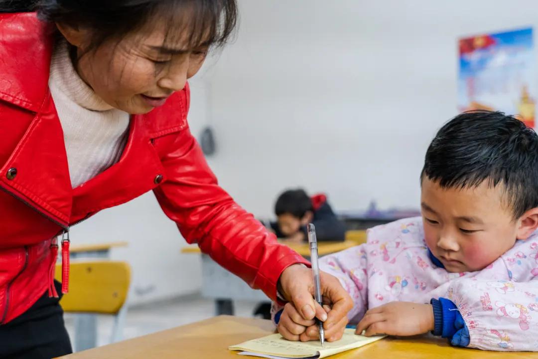 大山深处的人们生活的真好,大山里最值得尊重的人